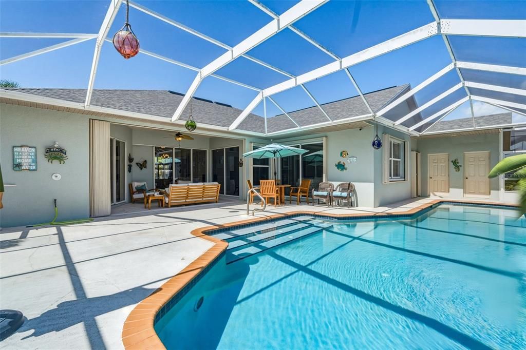 En Venta: $699,000 (3 camas, 2 baños, 2215 Pies cuadrados)