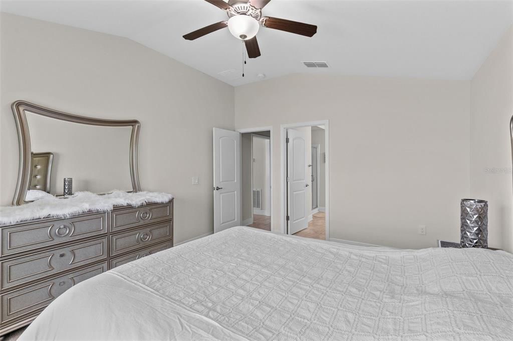 For Sale: $300,000 (3 beds, 2 baths, 1521 Square Feet)