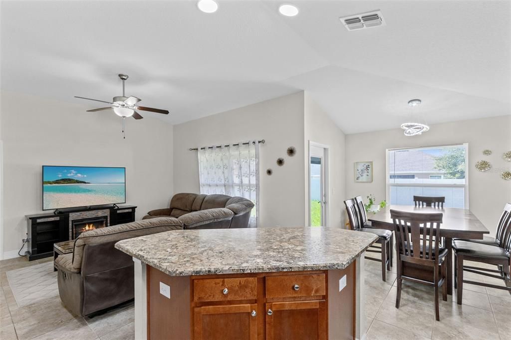 For Sale: $300,000 (3 beds, 2 baths, 1521 Square Feet)