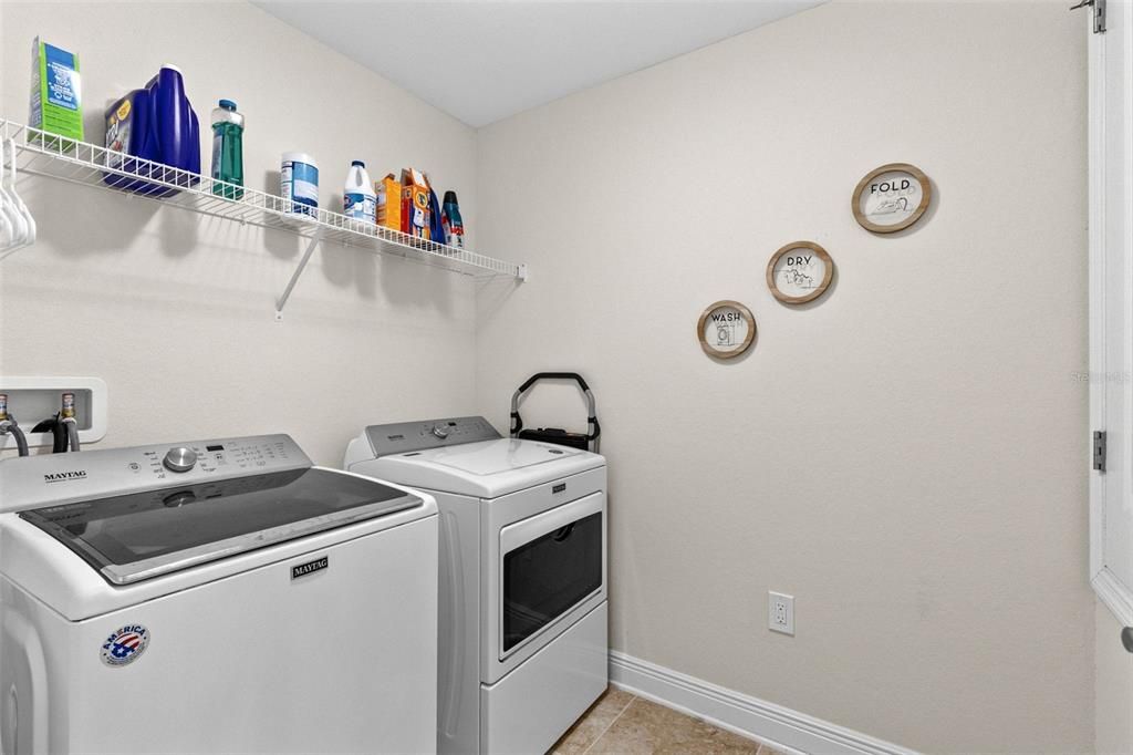For Sale: $300,000 (3 beds, 2 baths, 1521 Square Feet)