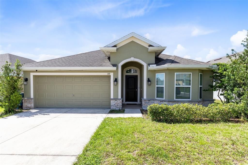 For Sale: $300,000 (3 beds, 2 baths, 1521 Square Feet)