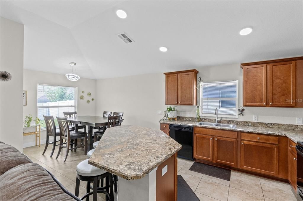 For Sale: $300,000 (3 beds, 2 baths, 1521 Square Feet)
