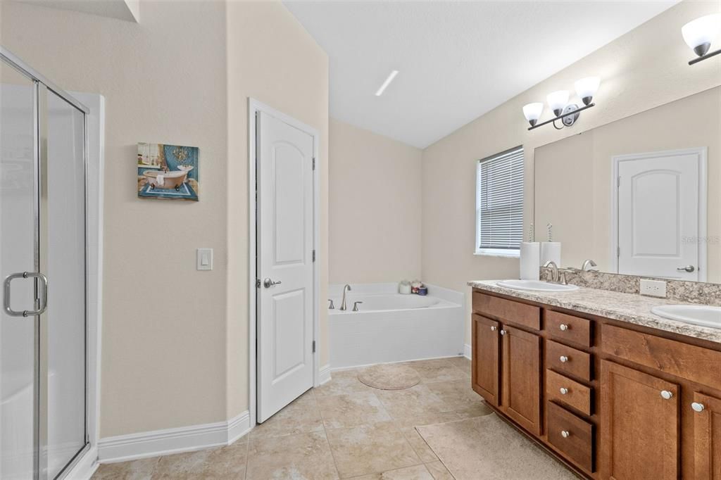 For Sale: $300,000 (3 beds, 2 baths, 1521 Square Feet)