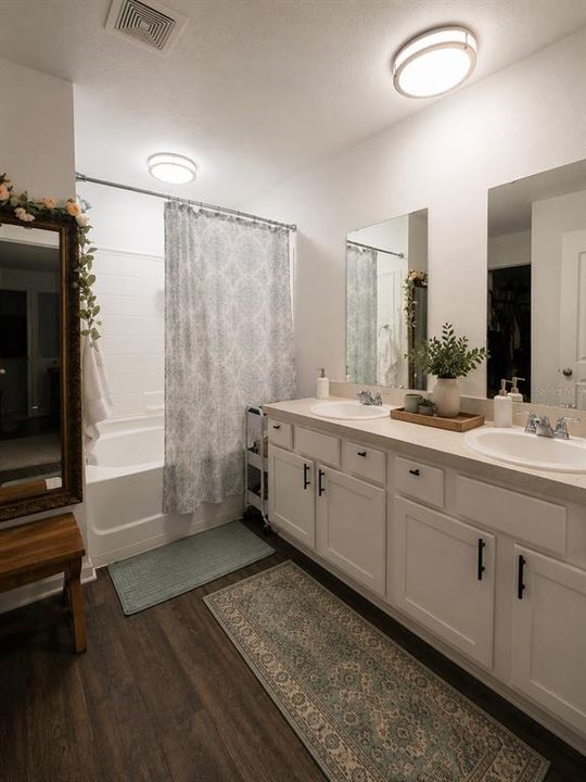 For Rent: $2,000 (4 beds, 2 baths, 1856 Square Feet)
