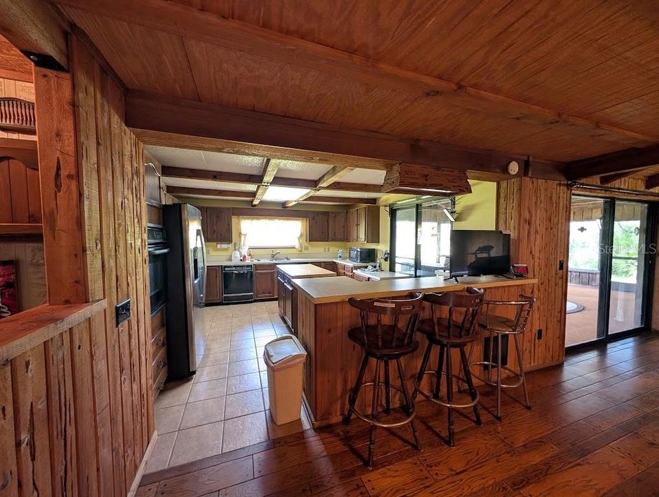 For Sale: $399,000 (2 beds, 2 baths, 1711 Square Feet)