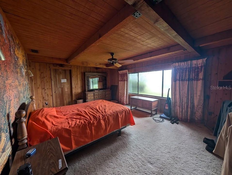 For Sale: $399,000 (2 beds, 2 baths, 1711 Square Feet)
