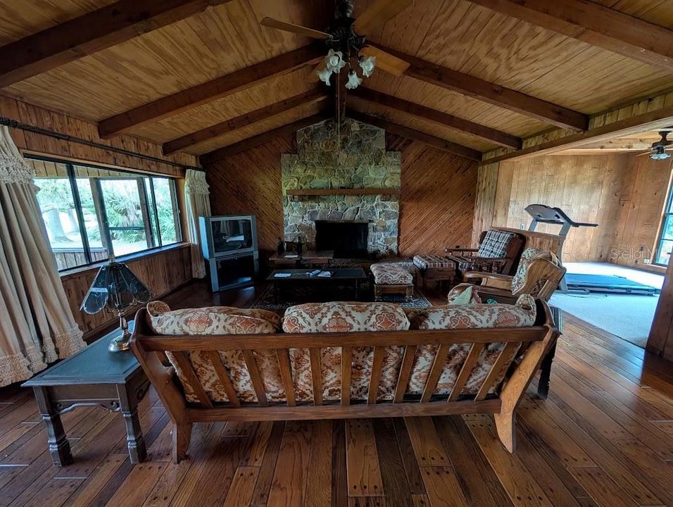 For Sale: $399,000 (2 beds, 2 baths, 1711 Square Feet)