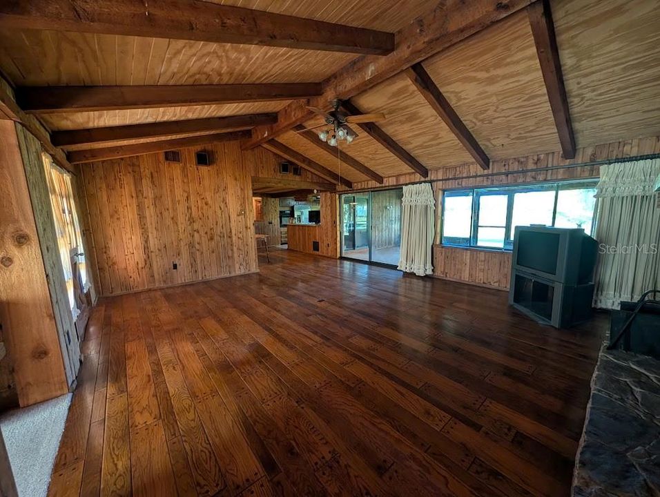 На продажу: $379,000 (2 спален, 2 ванн, 1711 Квадратных фут)