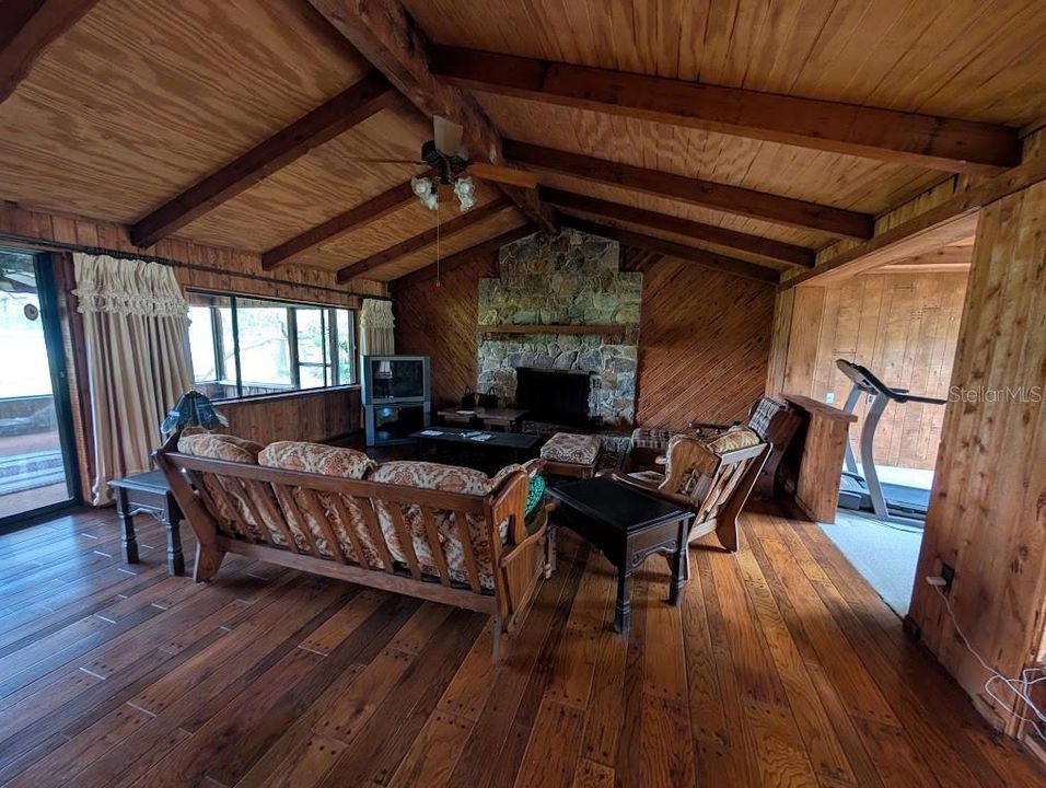 For Sale: $399,000 (2 beds, 2 baths, 1711 Square Feet)
