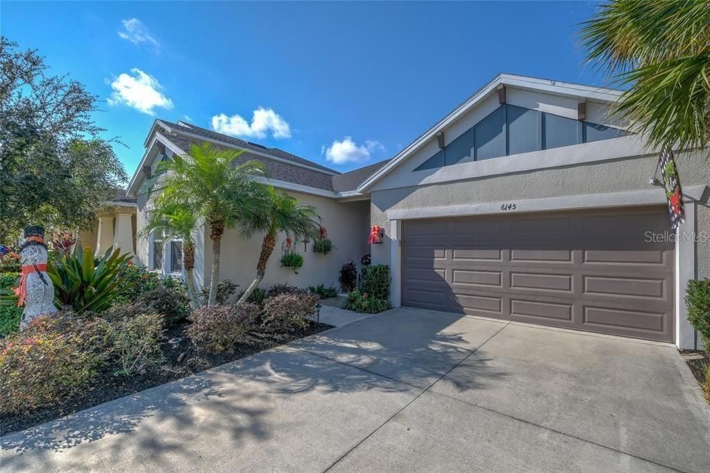 For Sale: $725,000 (4 beds, 3 baths, 2329 Square Feet)