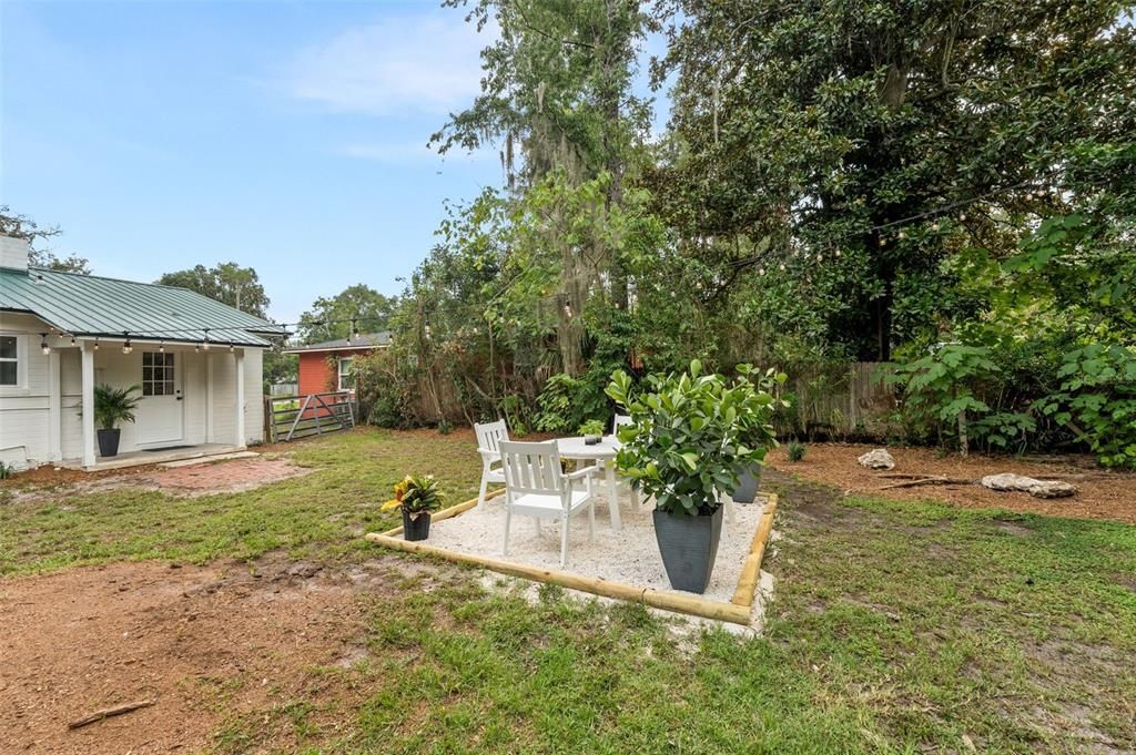 For Sale: $229,000 (2 beds, 1 baths, 871 Square Feet)