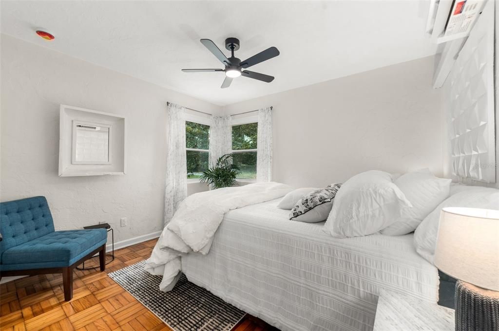 For Sale: $229,000 (2 beds, 1 baths, 871 Square Feet)