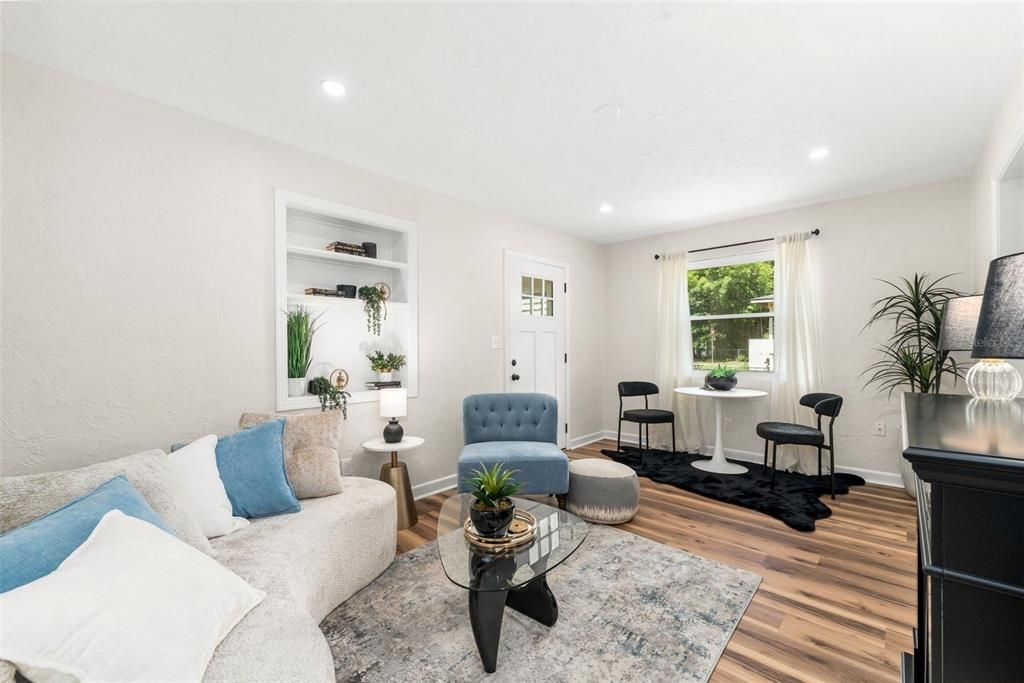 For Sale: $229,000 (2 beds, 1 baths, 871 Square Feet)