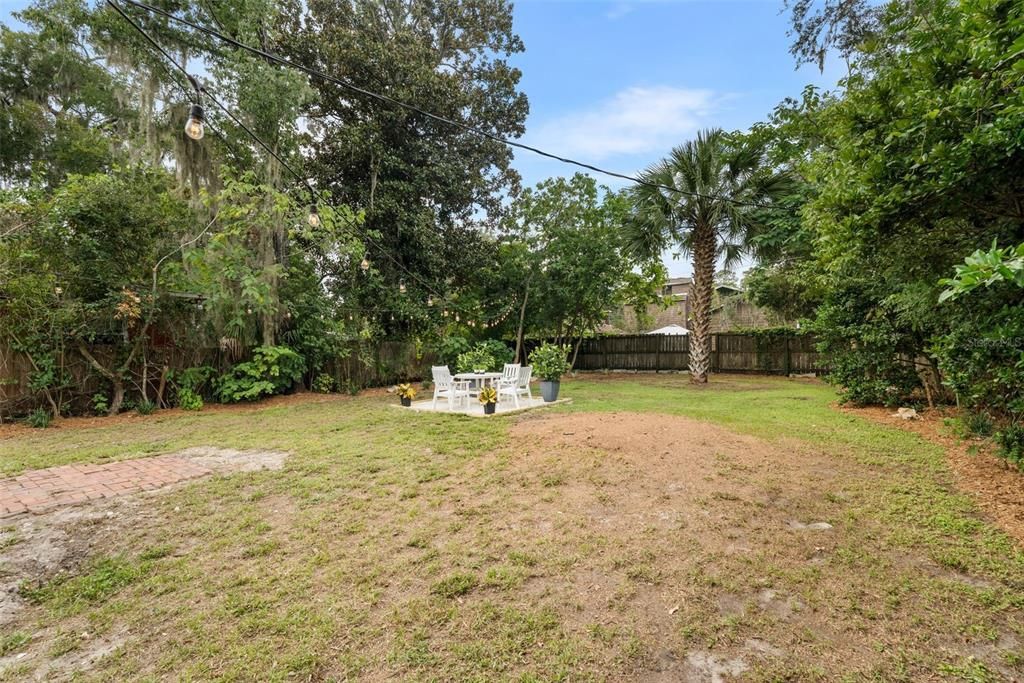 For Sale: $229,000 (2 beds, 1 baths, 871 Square Feet)