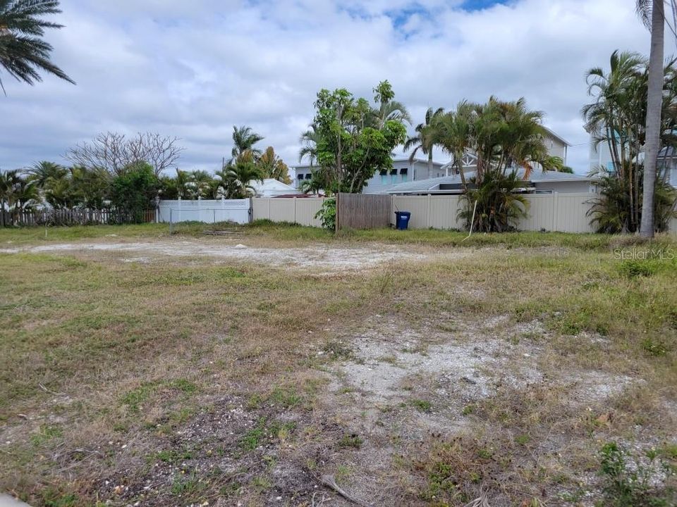 En Venta: $360,000 (0.17 acres)