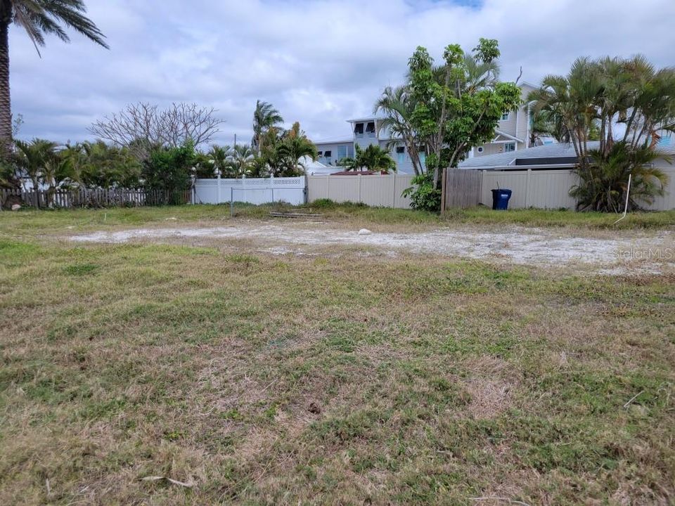 En Venta: $360,000 (0.17 acres)