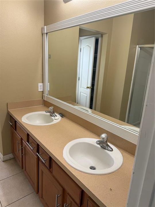 For Sale: $264,900 (3 beds, 2 baths, 1716 Square Feet)