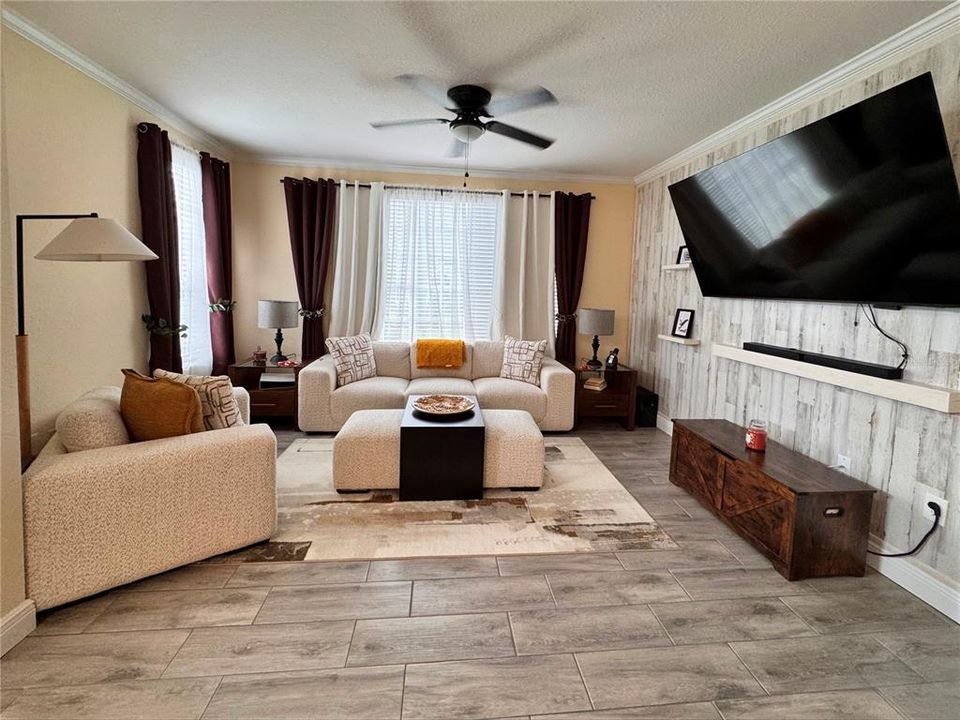 For Rent: $1,975 (1 beds, 1 baths, 904 Square Feet)