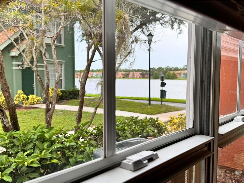 For Rent: $1,975 (1 beds, 1 baths, 904 Square Feet)