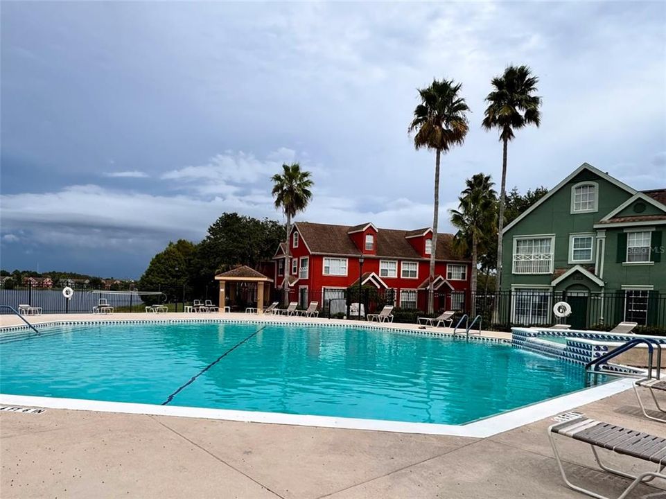 For Rent: $1,975 (1 beds, 1 baths, 904 Square Feet)