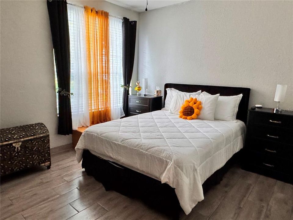 For Rent: $1,975 (1 beds, 1 baths, 904 Square Feet)