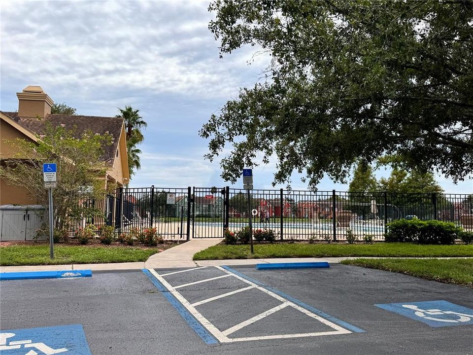 For Rent: $1,975 (1 beds, 1 baths, 904 Square Feet)