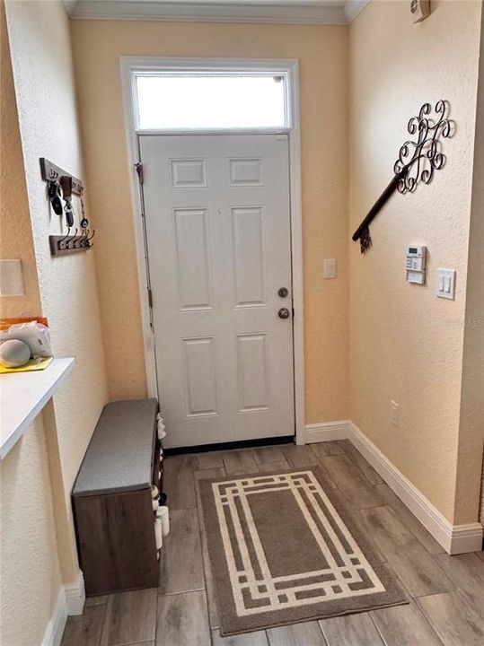 For Rent: $1,975 (1 beds, 1 baths, 904 Square Feet)