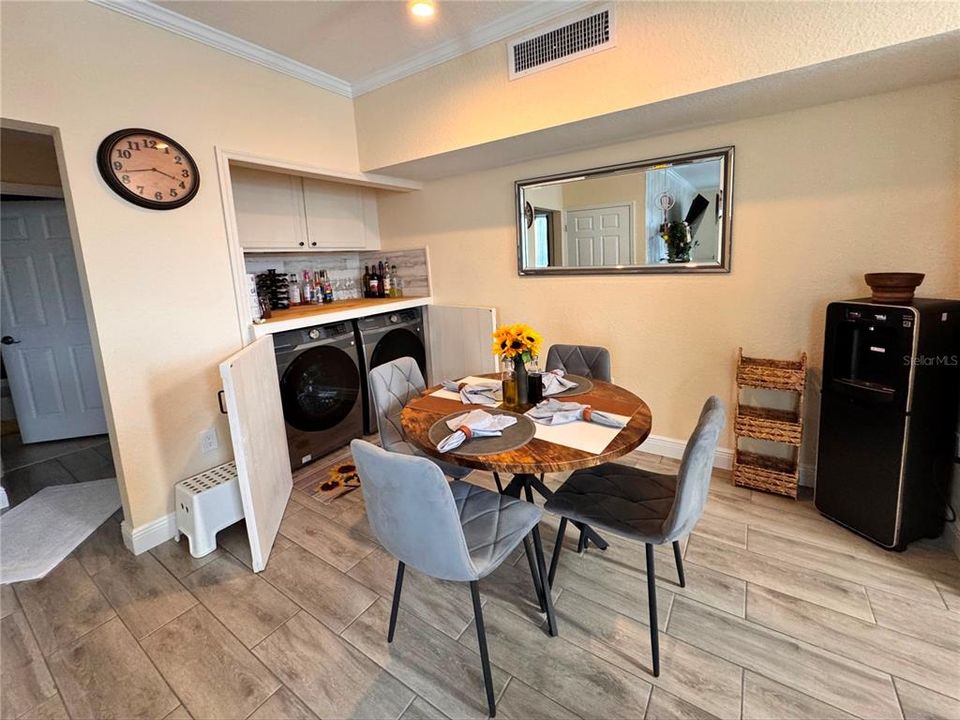 For Rent: $1,975 (1 beds, 1 baths, 904 Square Feet)
