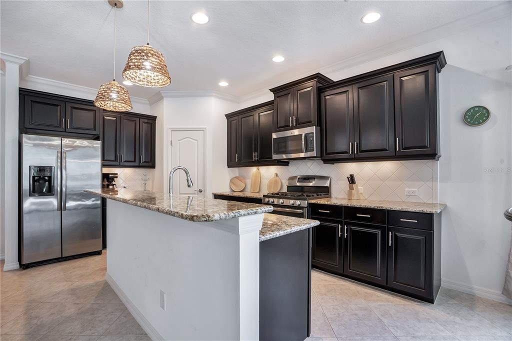For Sale: $465,000 (3 beds, 2 baths, 1932 Square Feet)