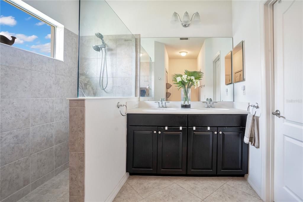 For Sale: $465,000 (3 beds, 2 baths, 1932 Square Feet)