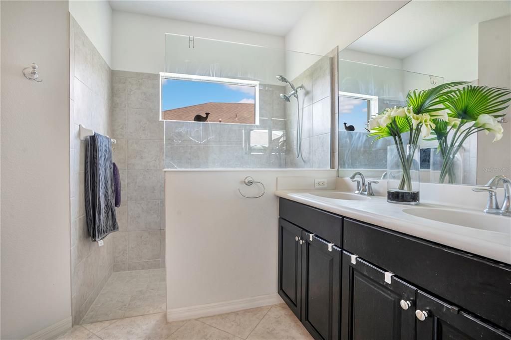 For Sale: $465,000 (3 beds, 2 baths, 1932 Square Feet)