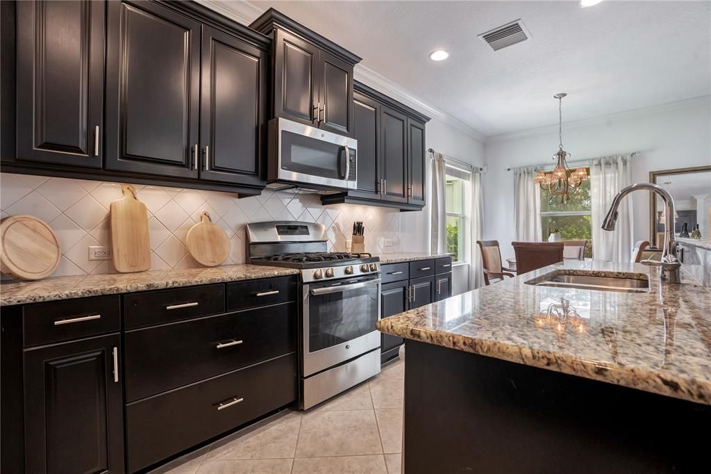 For Sale: $465,000 (3 beds, 2 baths, 1932 Square Feet)