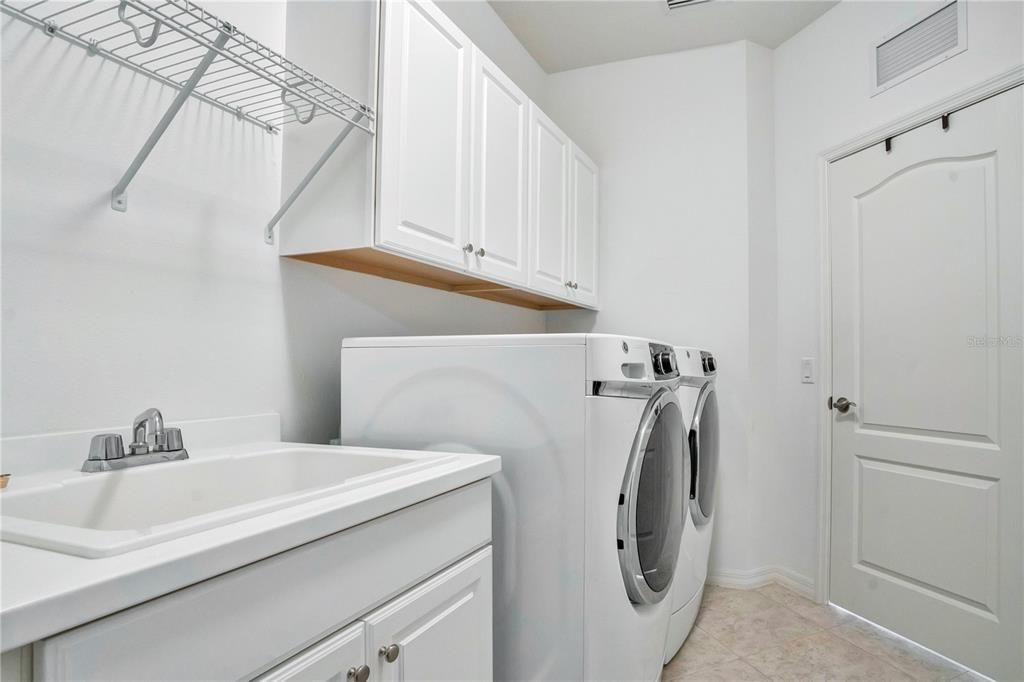 For Sale: $465,000 (3 beds, 2 baths, 1932 Square Feet)