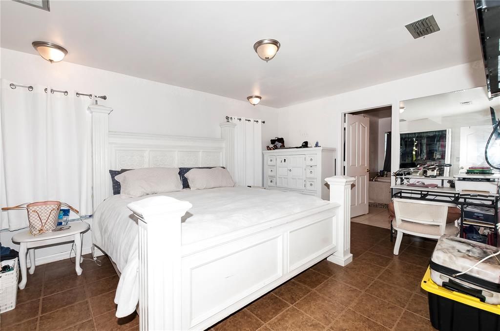 На продажу: $259,999 (3 спален, 2 ванн, 1939 Квадратных фут)