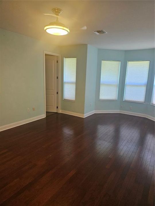 For Sale: $400,000 (3 beds, 3 baths, 2801 Square Feet)