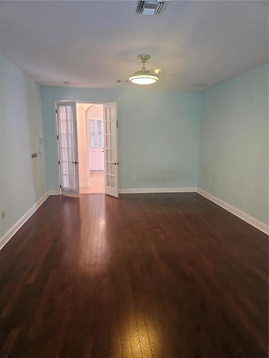 For Sale: $400,000 (3 beds, 3 baths, 2801 Square Feet)