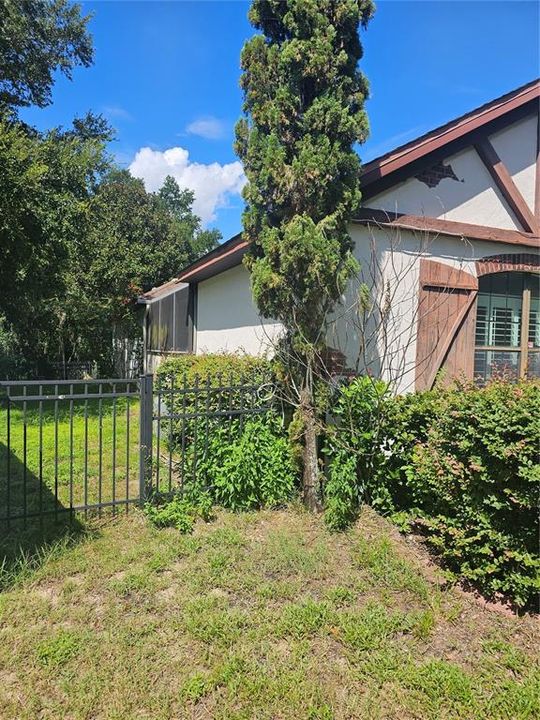 For Sale: $400,000 (3 beds, 3 baths, 2801 Square Feet)