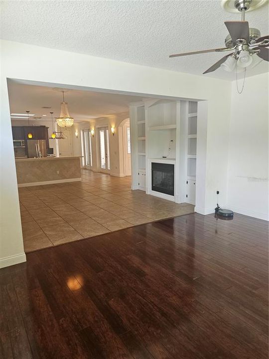For Sale: $400,000 (3 beds, 3 baths, 2801 Square Feet)