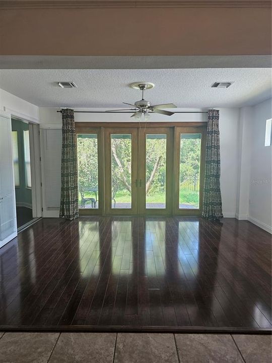 For Sale: $400,000 (3 beds, 3 baths, 2801 Square Feet)