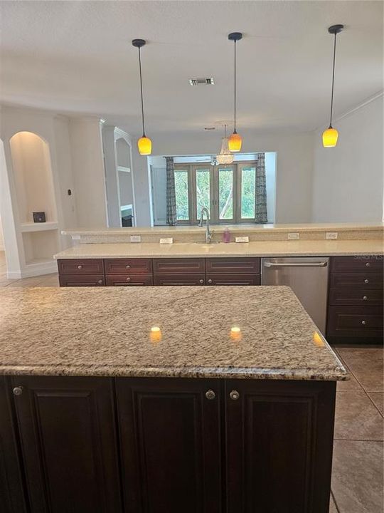 For Sale: $400,000 (3 beds, 3 baths, 2801 Square Feet)