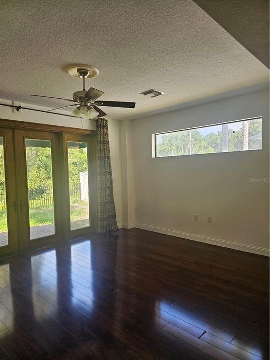 For Sale: $400,000 (3 beds, 3 baths, 2801 Square Feet)