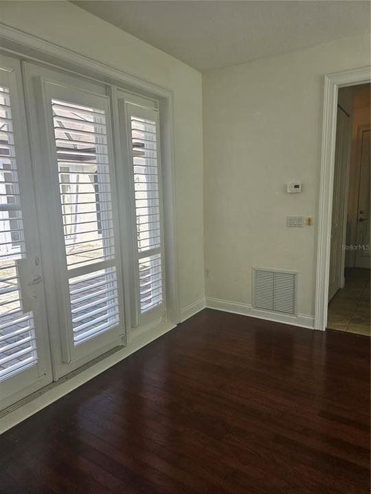 For Sale: $400,000 (3 beds, 3 baths, 2801 Square Feet)