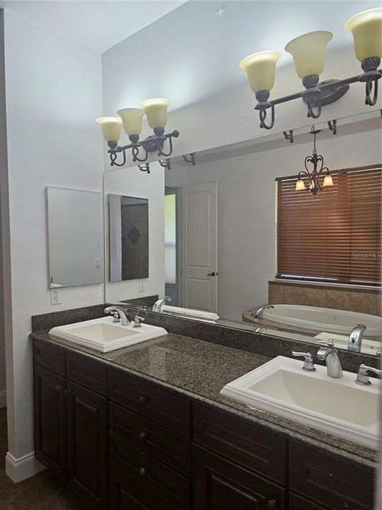 For Sale: $400,000 (3 beds, 3 baths, 2801 Square Feet)