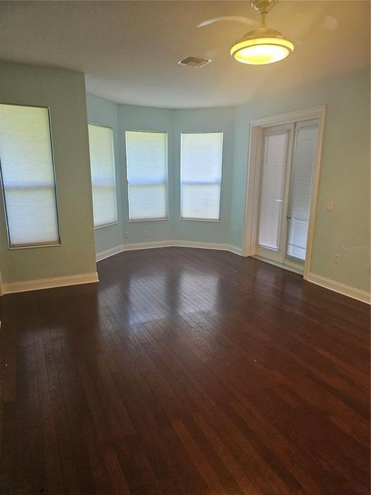 For Sale: $400,000 (3 beds, 3 baths, 2801 Square Feet)