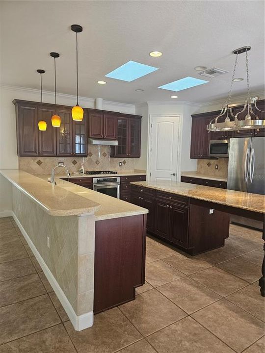 For Sale: $400,000 (3 beds, 3 baths, 2801 Square Feet)