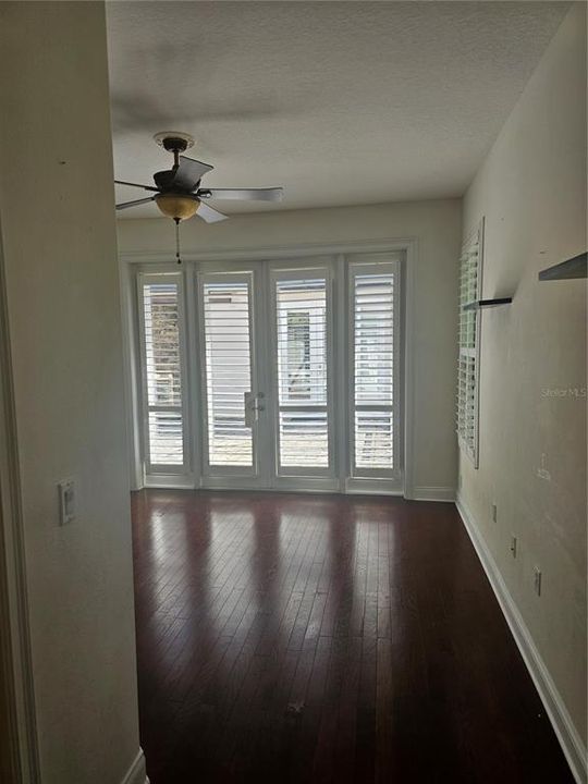 For Sale: $400,000 (3 beds, 3 baths, 2801 Square Feet)