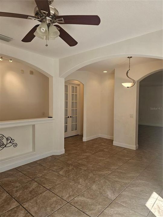 For Sale: $400,000 (3 beds, 3 baths, 2801 Square Feet)