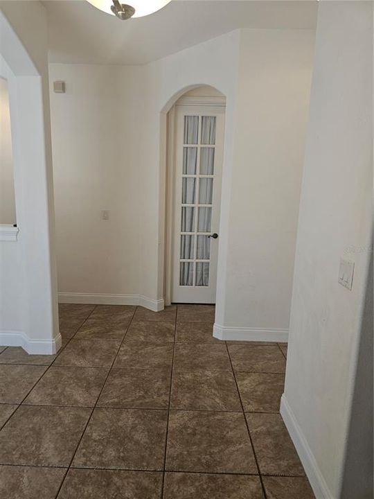 For Sale: $400,000 (3 beds, 3 baths, 2801 Square Feet)