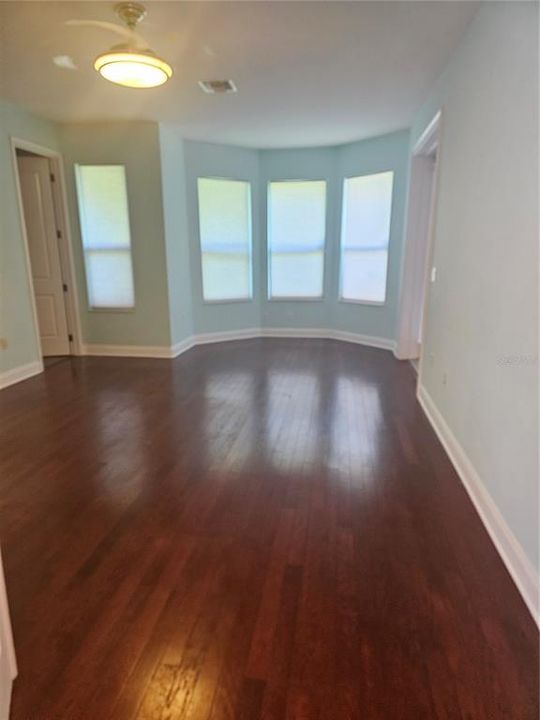 For Sale: $400,000 (3 beds, 3 baths, 2801 Square Feet)