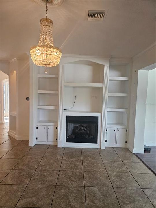 For Sale: $400,000 (3 beds, 3 baths, 2801 Square Feet)